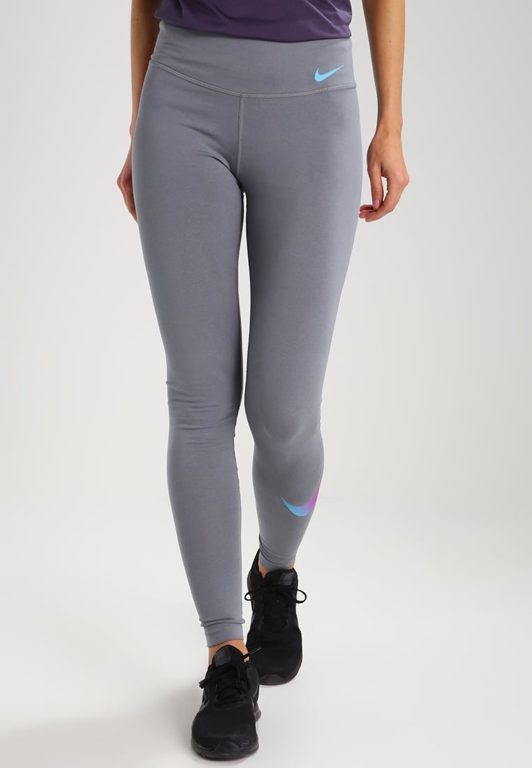 Legginsy Nike Performance. Przecenione na zalando.pl ze 189 na 76,50 złotych