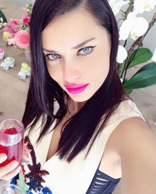 Co pić po treningu? Ten 4-składnikowy napój Adriana Lima pije po każdym treningu! 