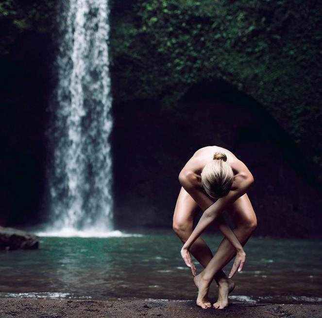 Zdjęcia nagiej joginki stały się hitem Internetu, zobacz dlaczego! 