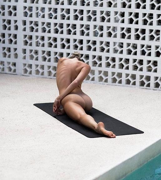 Zdjęcia nagiej joginki stały się hitem Internetu, zobacz dlaczego! 