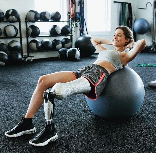 Ma protezę nogi i trenuje na siłowni. Brazylijska modelka Paola Costa motywuje jak nikt inny!